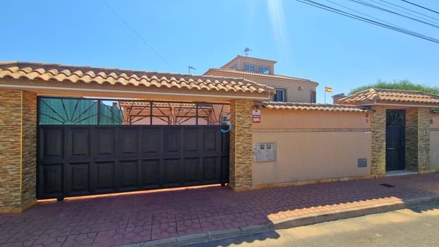 5 chambre Villa/Maison à vendre à Torrevieja avec piscine - 689 000 € (Ref: 9161792)