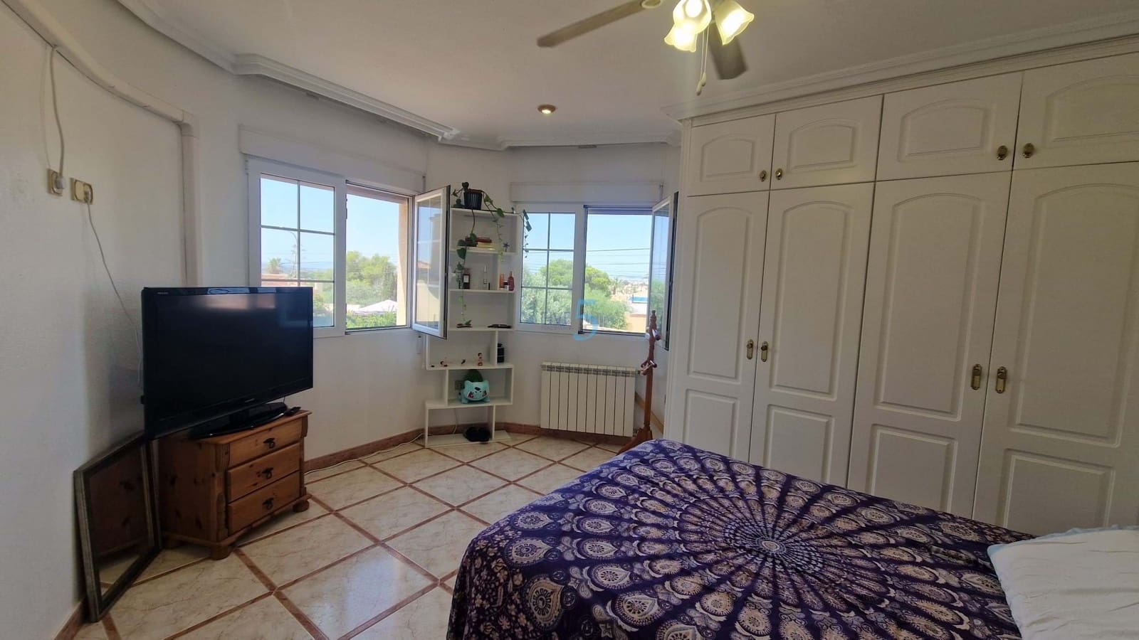 5 chambre Villa/Maison à vendre à Torrevieja avec piscine - 689 000 € (Ref: 9161792)