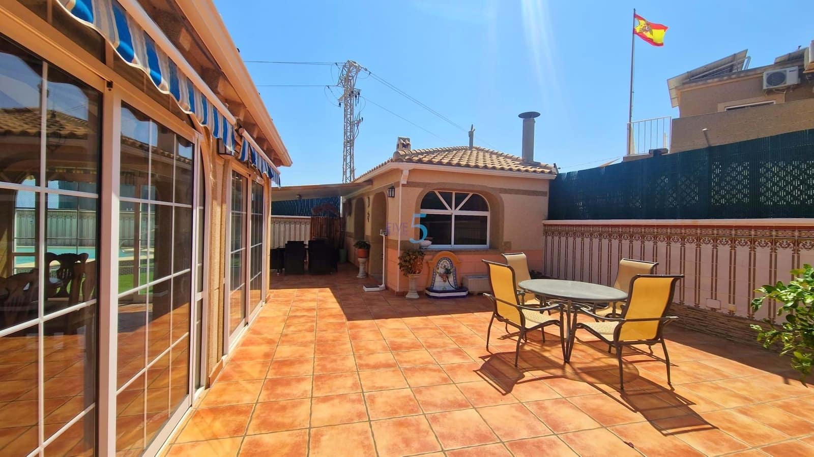 5 chambre Villa/Maison à vendre à Torrevieja avec piscine - 689 000 € (Ref: 9161792)