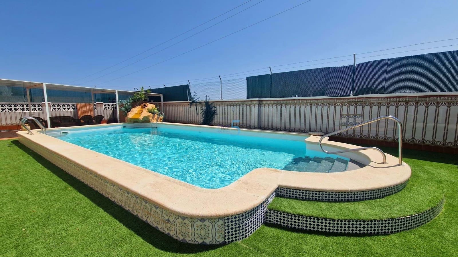 5 chambre Villa/Maison à vendre à Torrevieja avec piscine - 689 000 € (Ref: 9161792)