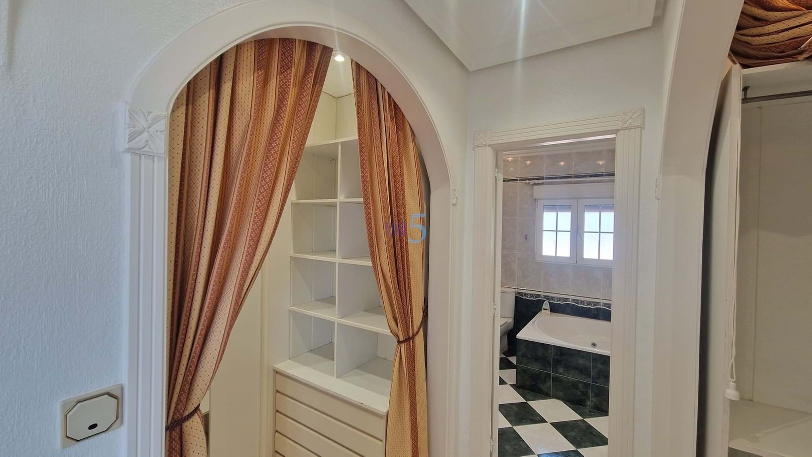 5 chambre Villa/Maison à vendre à Torrevieja avec piscine - 689 000 € (Ref: 9161792)