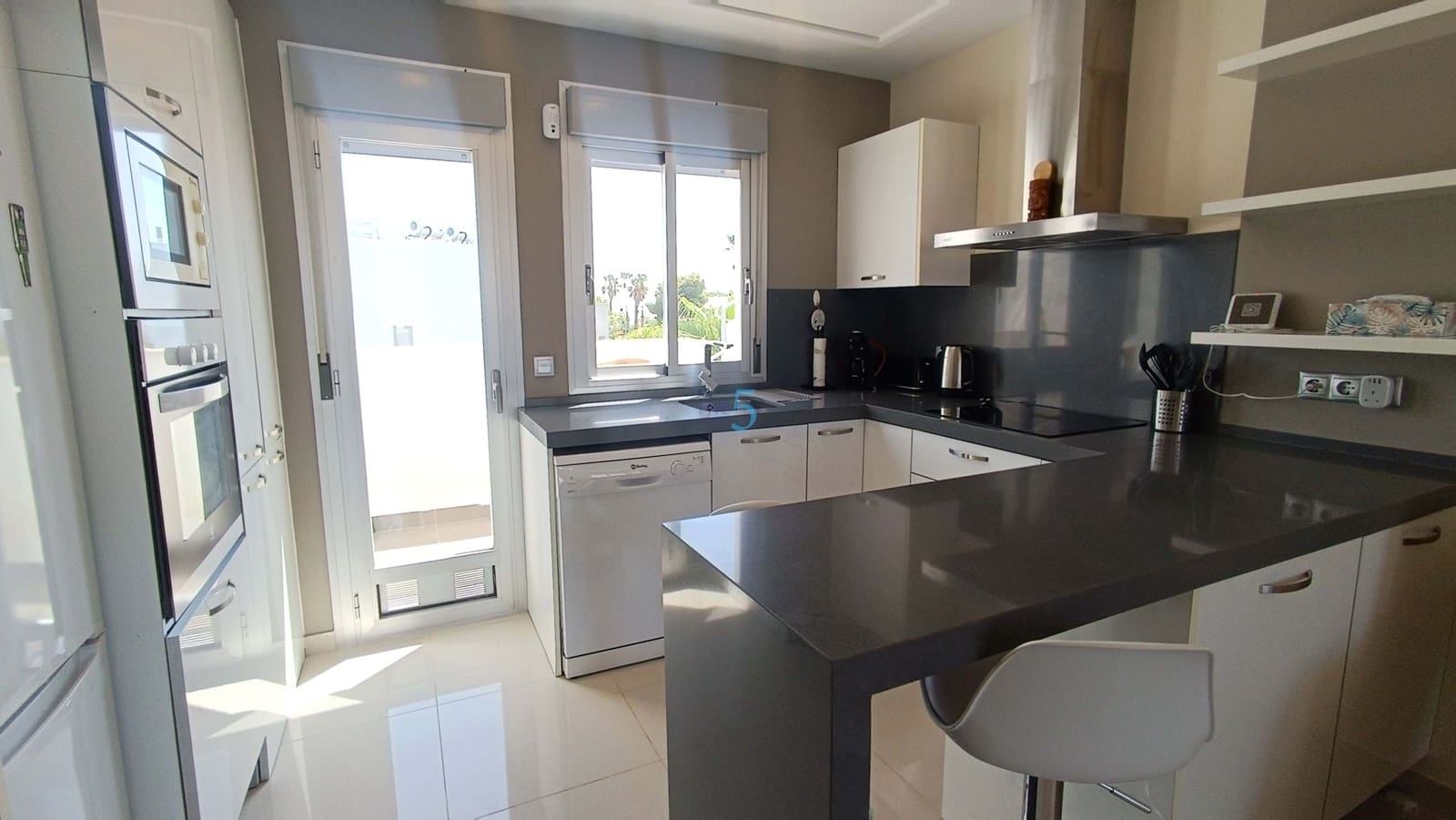 2 makuuhuone Huoneisto myytävänä paikassa Ciudad Quesada mukana uima-altaan 
autotalli - 219 995 € (Ref: 9163235)