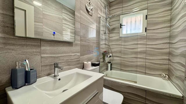 2 bedroom Villa for sale in Villamartin, Orihuela with garage - € 299,000 (Ref: 9164221)