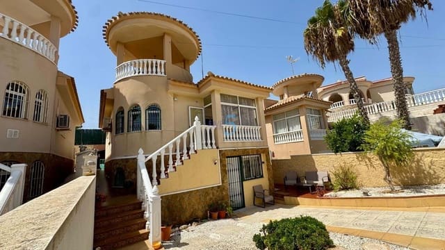 2 bedroom Villa for sale in Villamartin, Orihuela with garage - € 299,000 (Ref: 9164221)