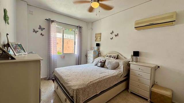 2 bedroom Villa for sale in Villamartin, Orihuela with garage - € 299,000 (Ref: 9164221)