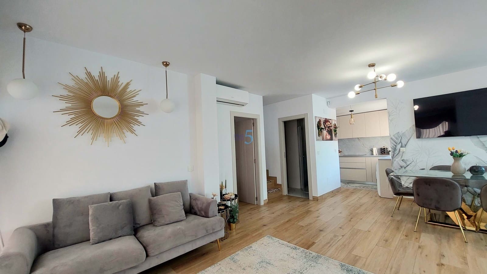 4 bedroom Villa for sale in Villamartin - € 460,000 (Ref: 9172063)