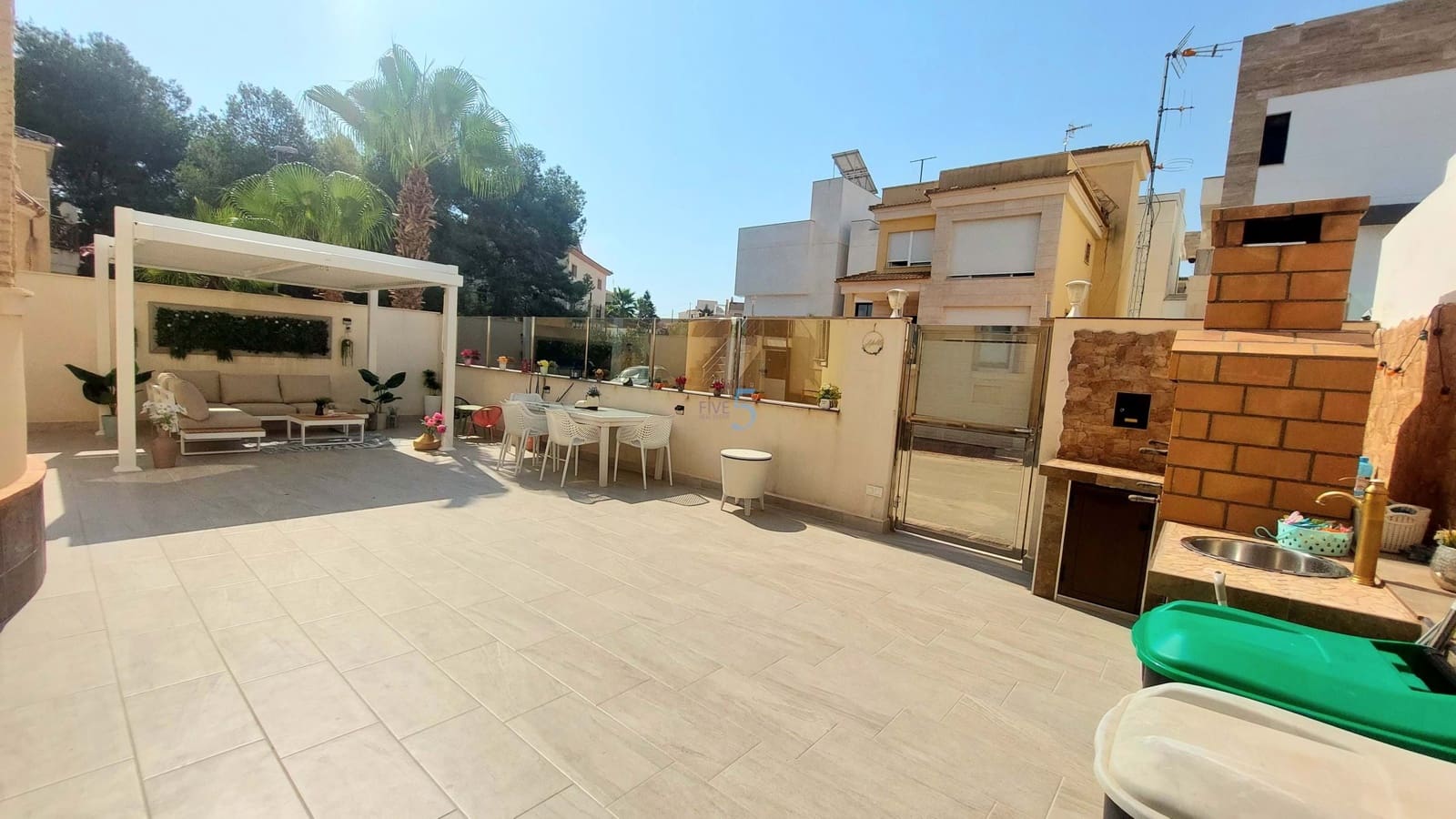 4 bedroom Villa for sale in Villamartin - € 460,000 (Ref: 9172063)