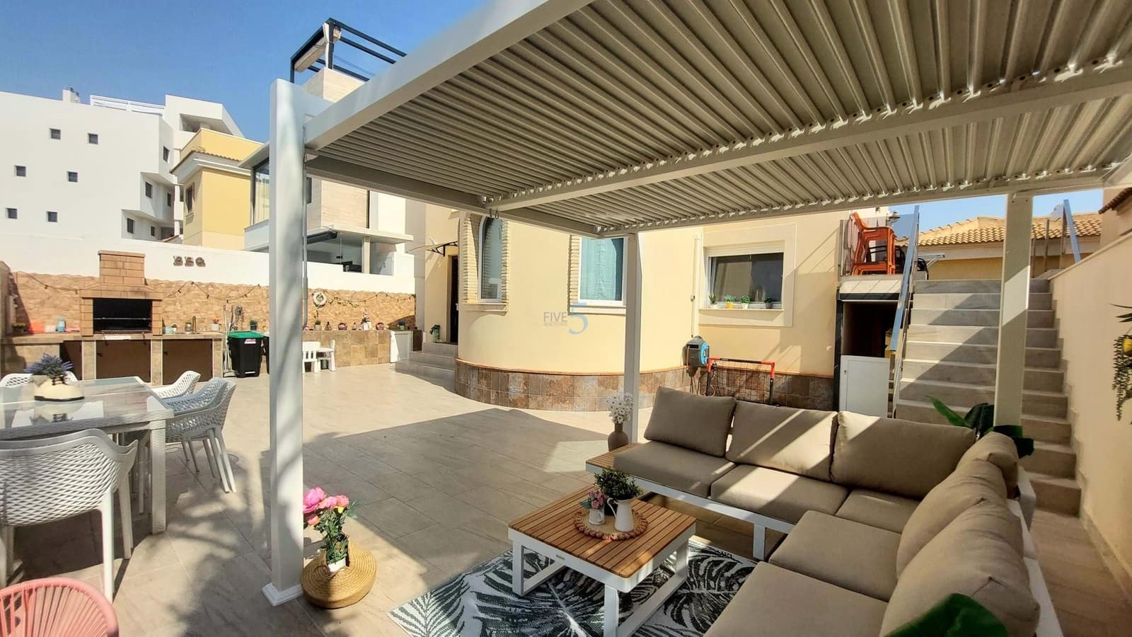 4 bedroom Villa for sale in Villamartin - € 460,000 (Ref: 9172063)