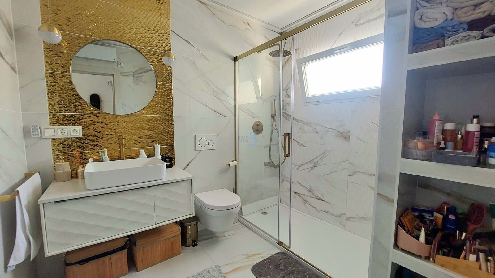 4 bedroom Villa for sale in Villamartin - € 460,000 (Ref: 9172063)