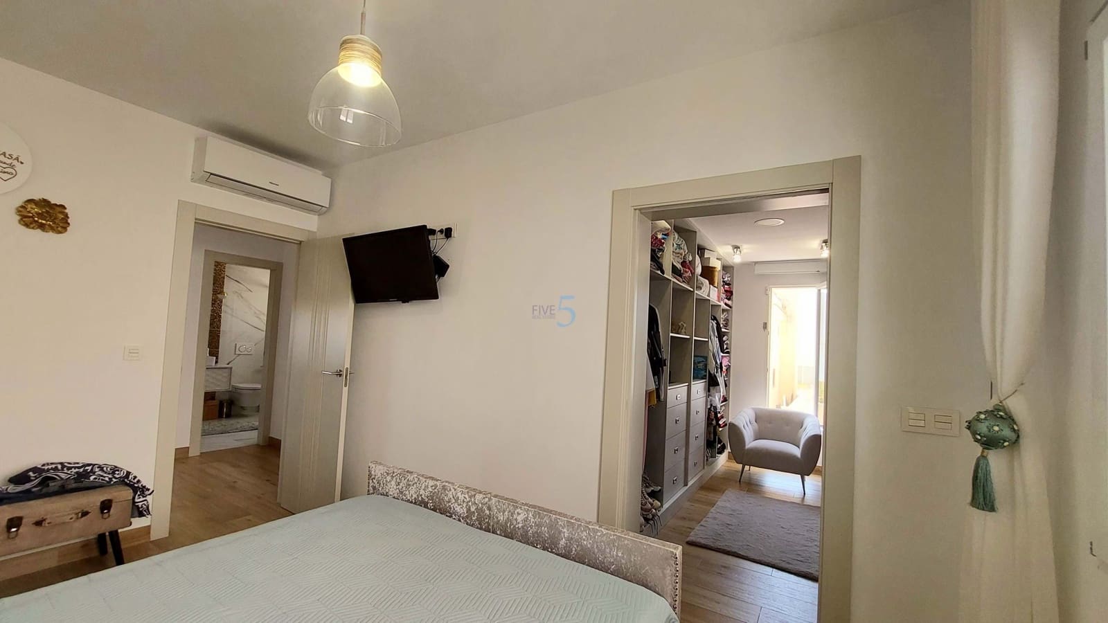 4 bedroom Villa for sale in Villamartin - € 460,000 (Ref: 9172063)