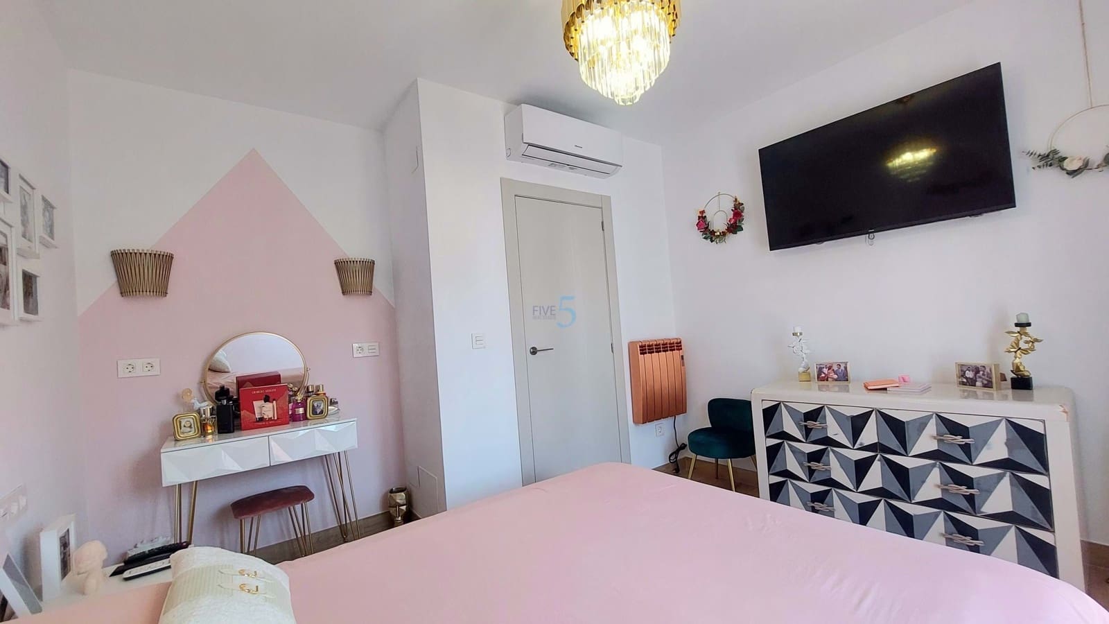 4 bedroom Villa for sale in Villamartin - € 460,000 (Ref: 9172063)