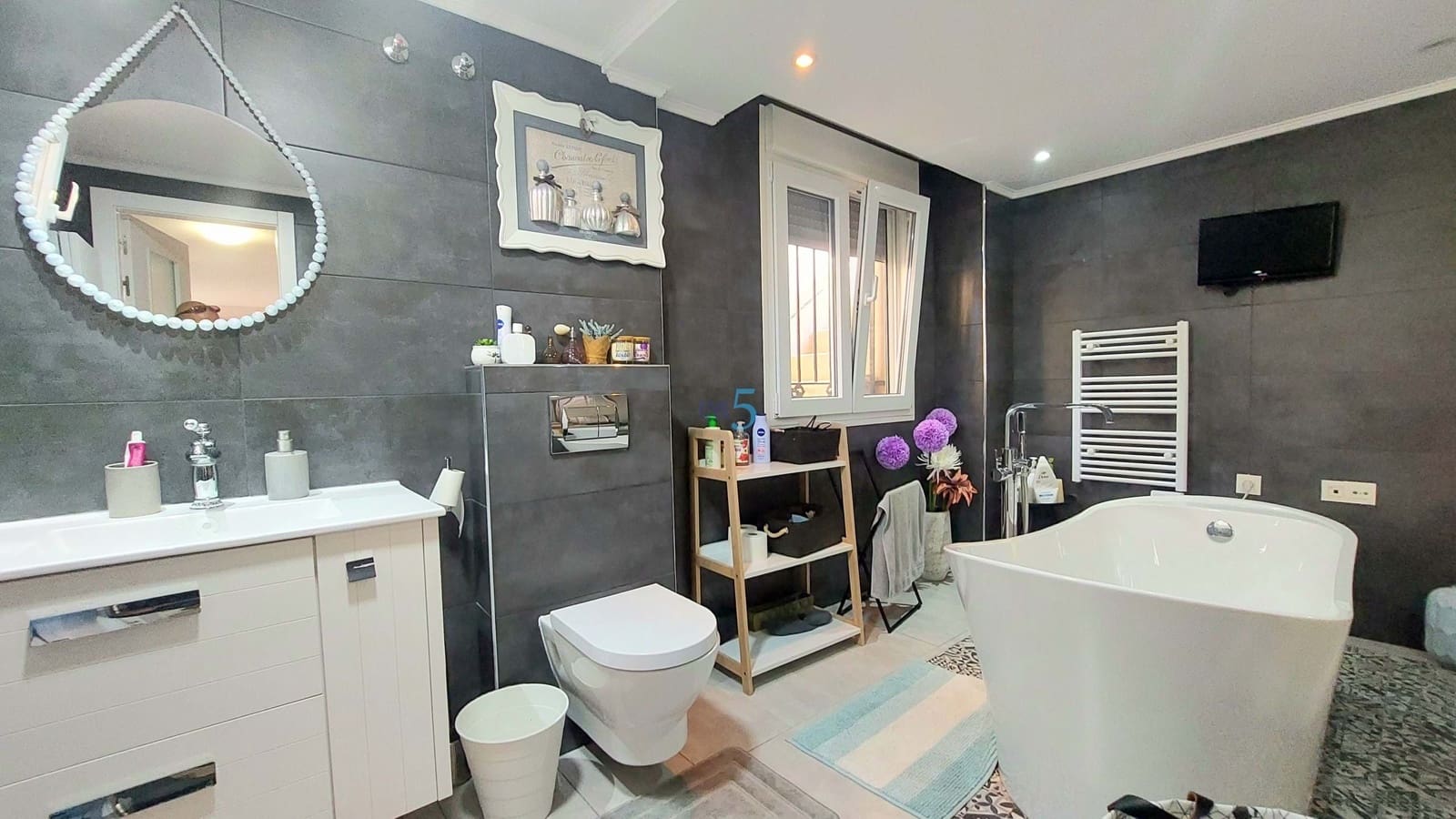 4 bedroom Villa for sale in Villamartin - € 460,000 (Ref: 9172063)