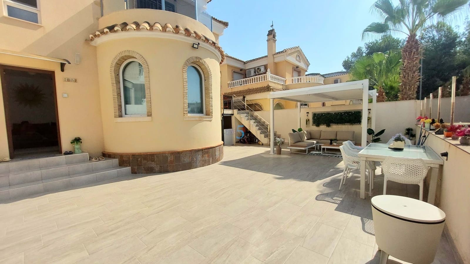 4 bedroom Villa for sale in Villamartin - € 460,000 (Ref: 9172063)