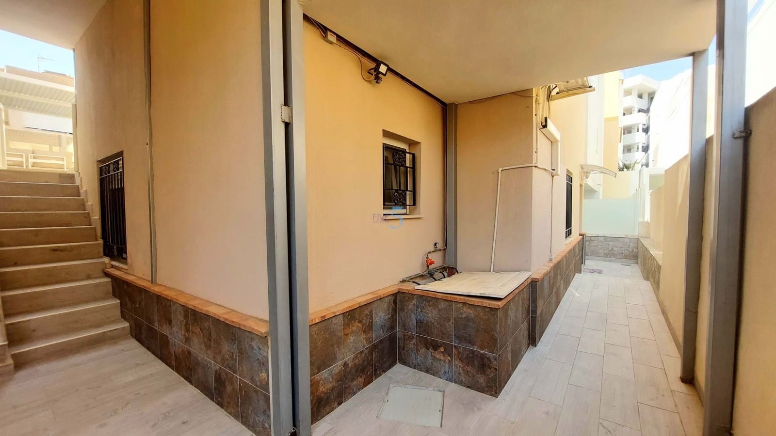 4 bedroom Villa for sale in Villamartin - € 460,000 (Ref: 9172063)