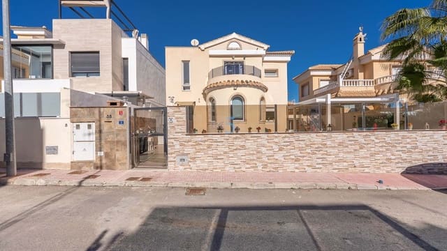 4 makuuhuone Huvila myytävänä paikassa Villamartin, Orihuela - 430 000 € (Ref: 9172063)