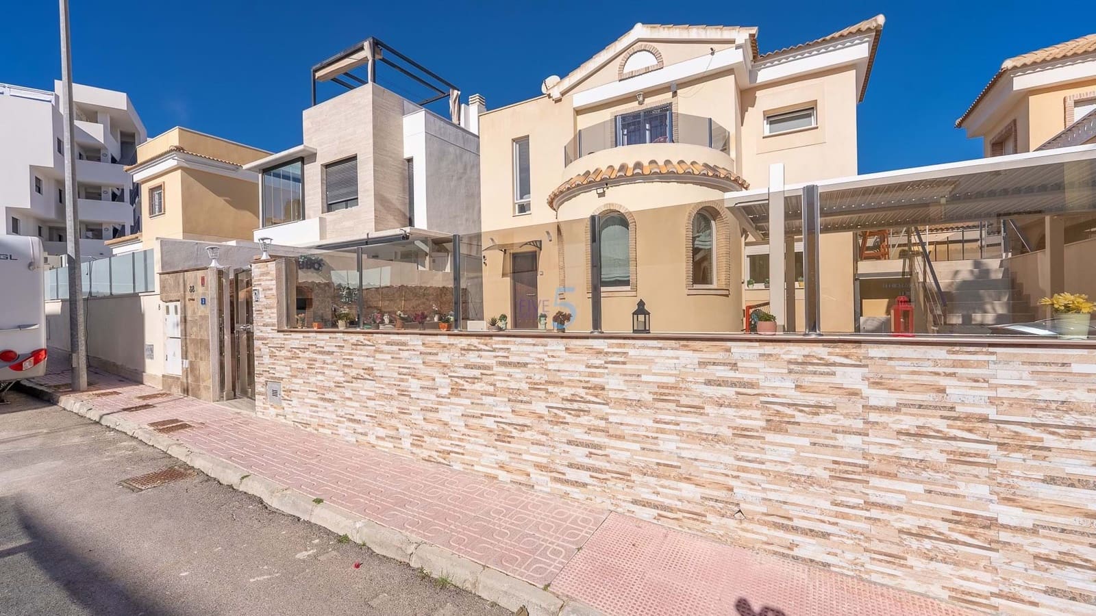 4 soverom Villa til salgs i Villamartin - € 430 000 (Ref: 9172063)