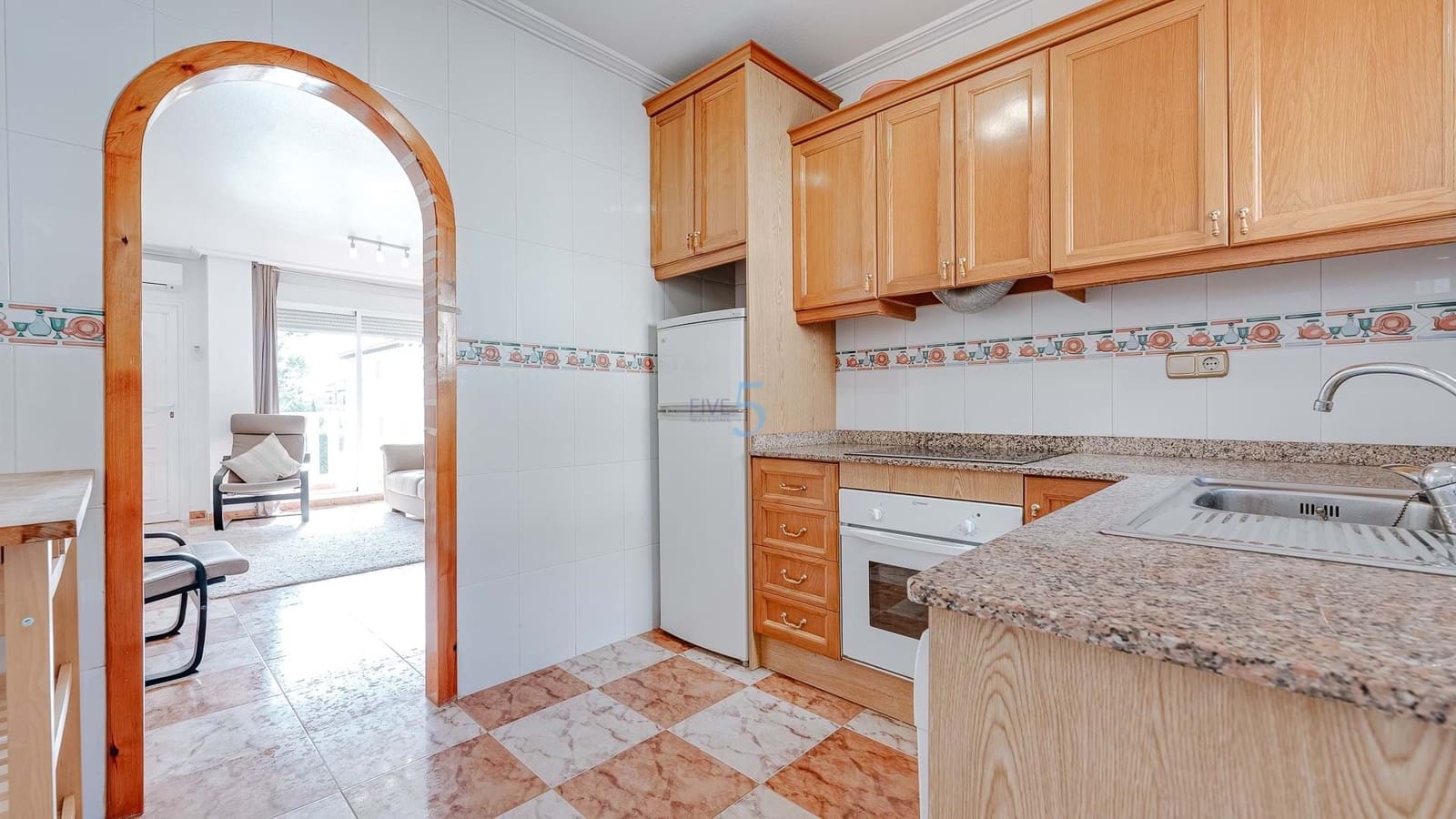 Apartamento de 2 habitaciones en Villamartin en venta con piscina garaje - 139.000 € (Ref: 9176988)