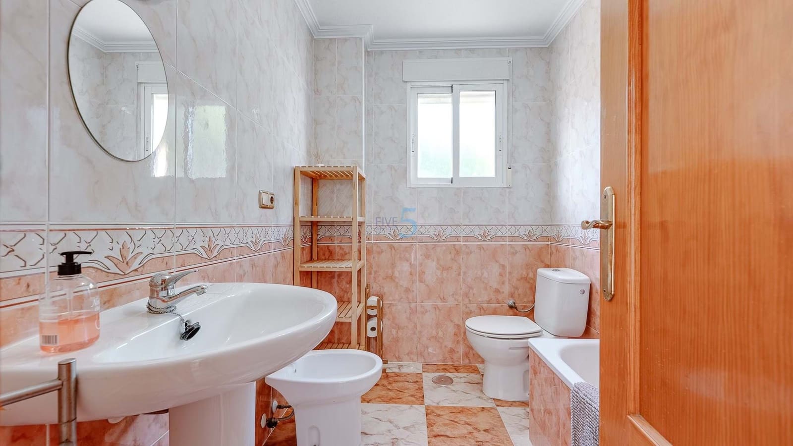 Apartamento de 2 habitaciones en Villamartin en venta con piscina garaje - 139.000 € (Ref: 9176988)