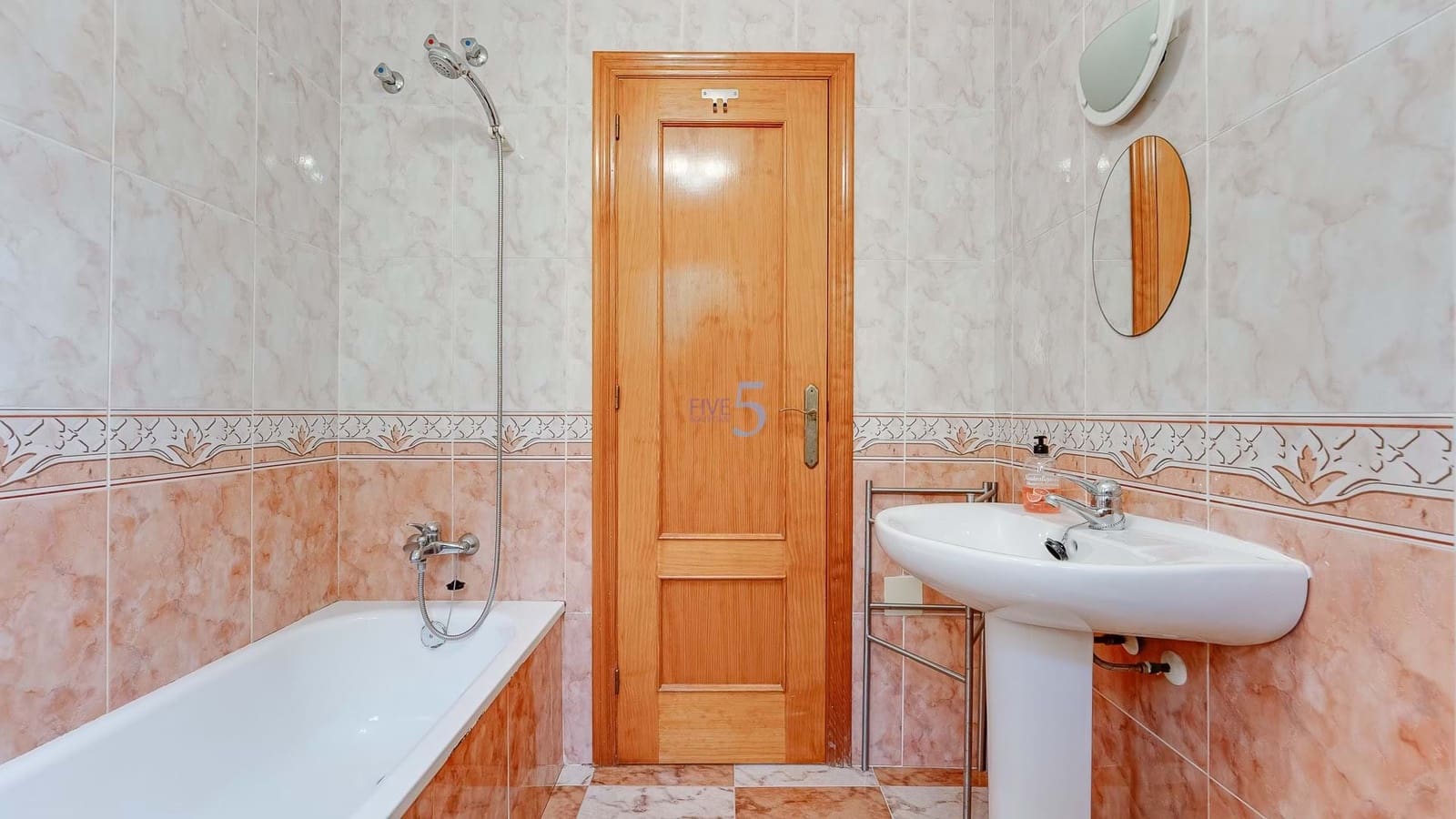 Apartamento de 2 habitaciones en Villamartin en venta con piscina garaje - 139.000 € (Ref: 9176988)