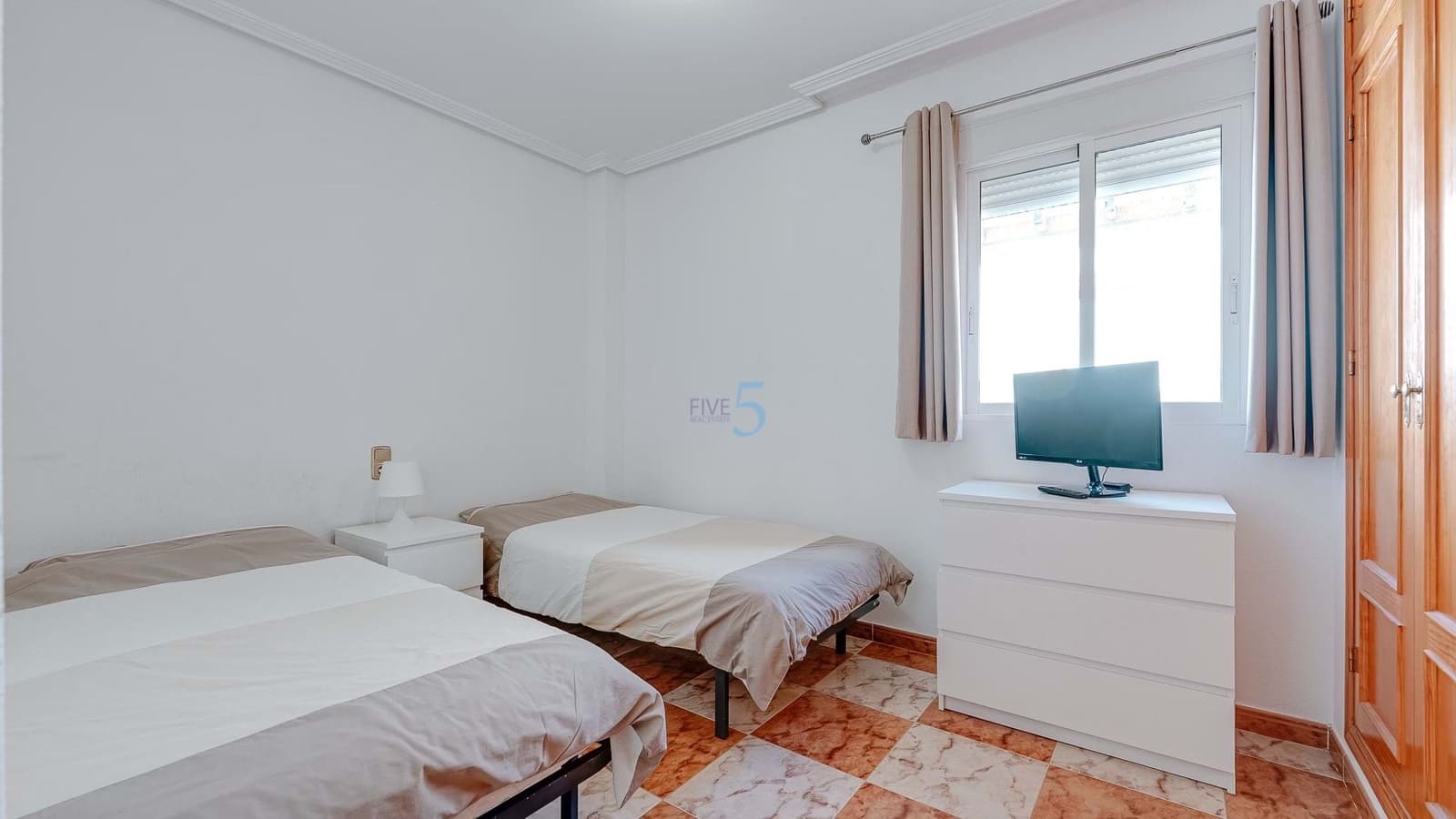 Apartamento de 2 habitaciones en Villamartin en venta con piscina garaje - 139.000 € (Ref: 9176988)