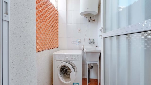 Apartamento de 2 habitaciones en Villamartin, Orihuela en venta con piscina garaje - 139.000 € (Ref: 9176988)