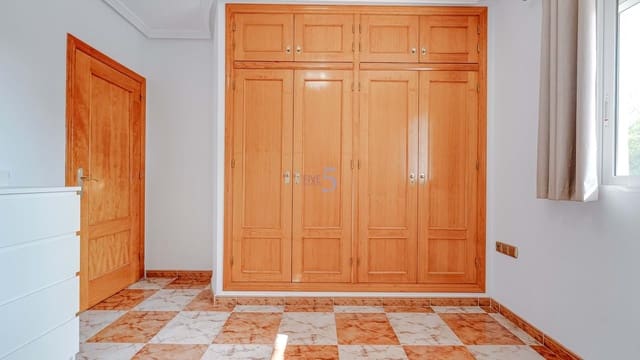 Apartamento de 2 habitaciones en Villamartin, Orihuela en venta con piscina garaje - 139.000 € (Ref: 9176988)