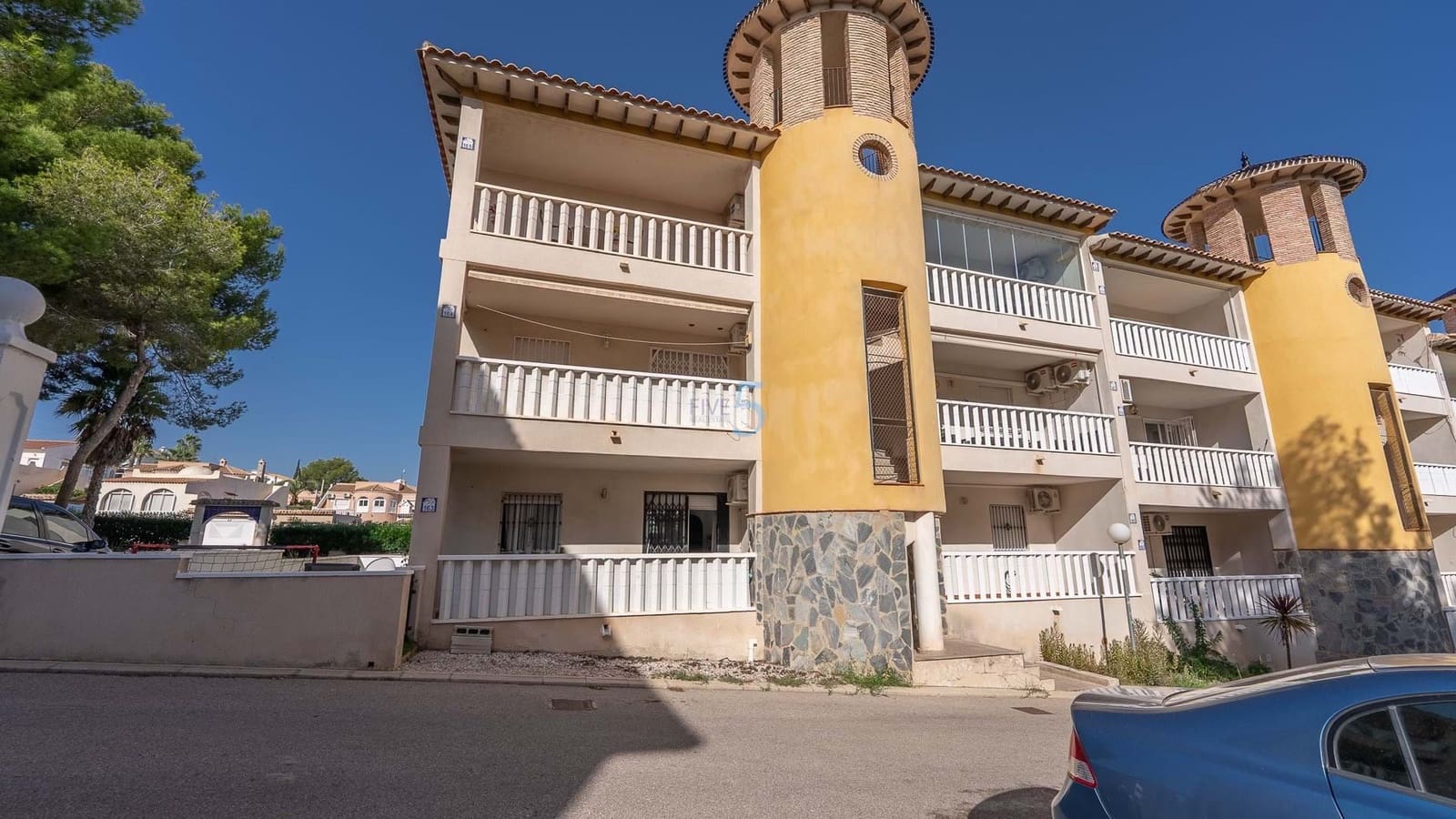 Apartamento de 2 habitaciones en Villamartin en venta con piscina garaje - 139.000 € (Ref: 9176988)