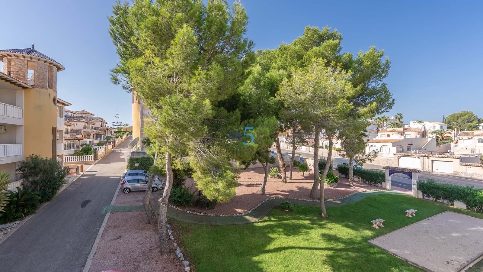 Apartamento de 2 habitaciones en Villamartin en venta con piscina garaje - 139.000 € (Ref: 9176988)