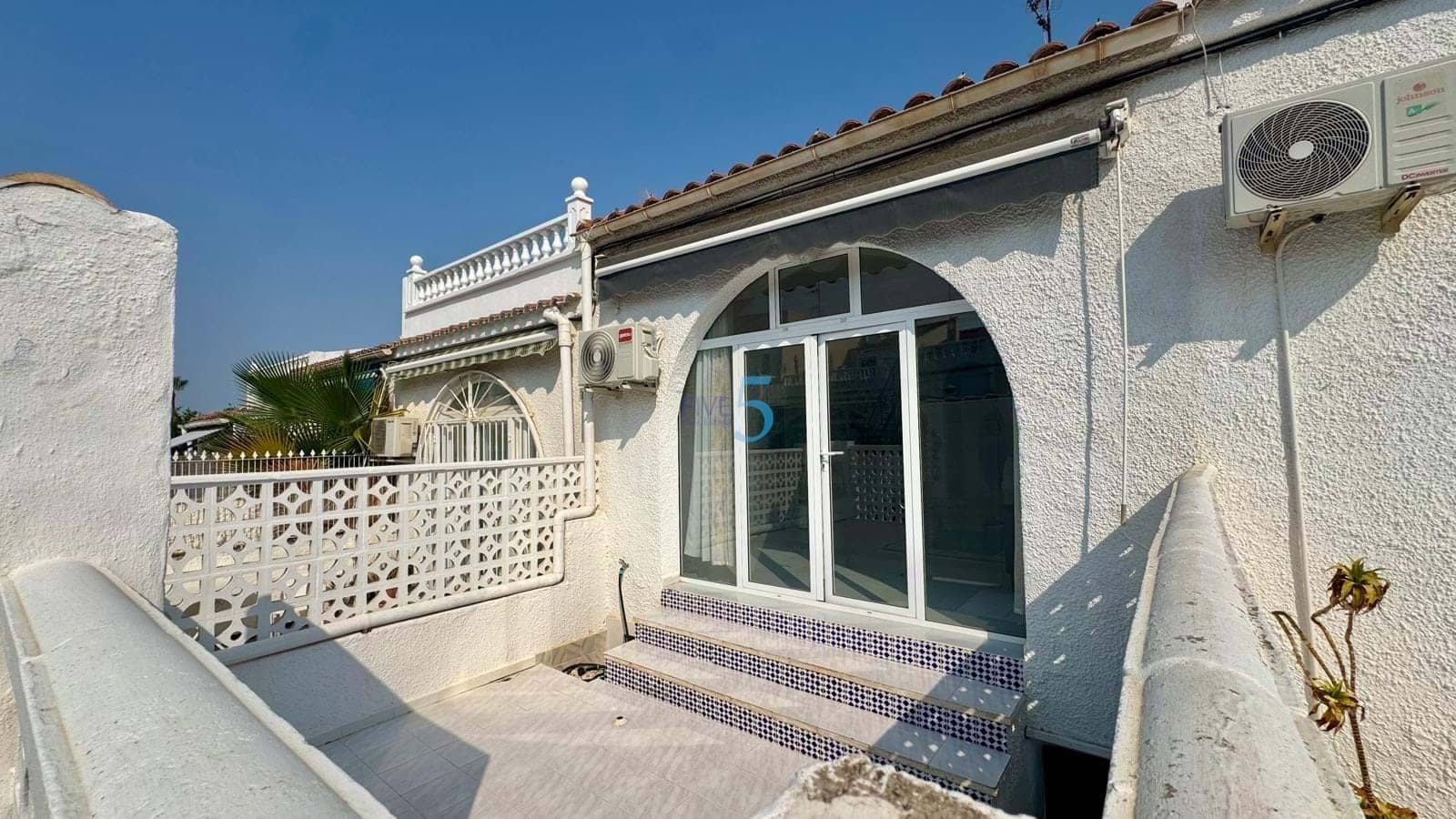 1 chambre Bungalow à vendre à Torrevieja - 89 900 € (Ref: 9177619)