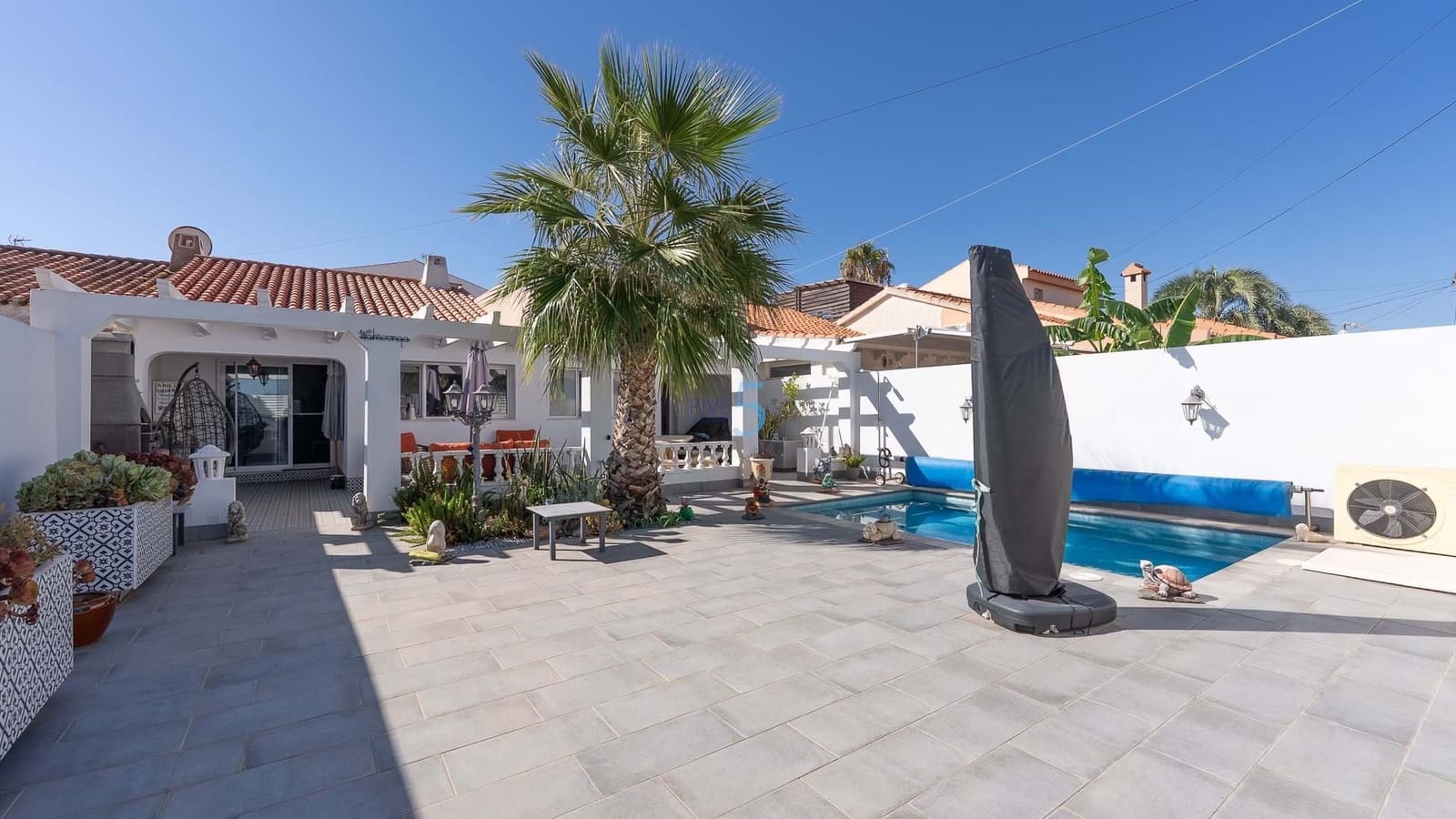 4 soveværelse Villa til salg i Estrella de Mar med swimmingpool - € 320.000 (Ref: 9180620)