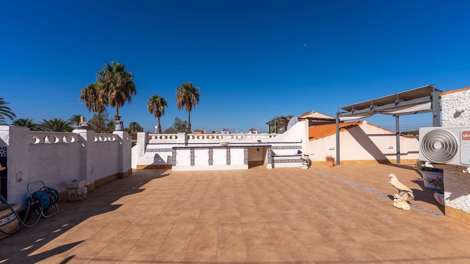4 soveværelse Villa til salg i Estrella de Mar med swimmingpool - € 320.000 (Ref: 9180620)