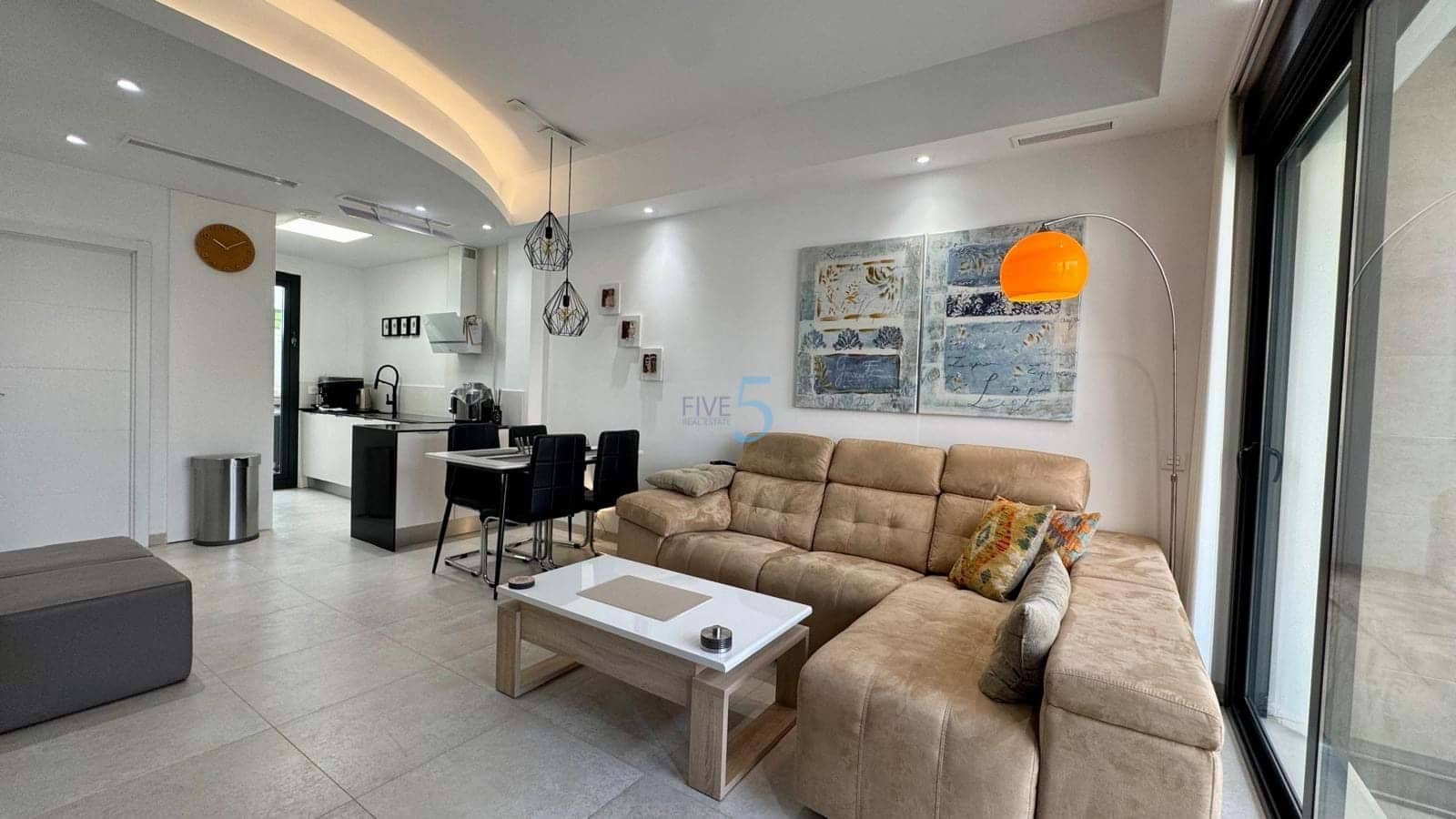 3 soveværelse Byhus til salg i Villamartin med swimmingpool garage - € 349.999 (Ref: 9181840)