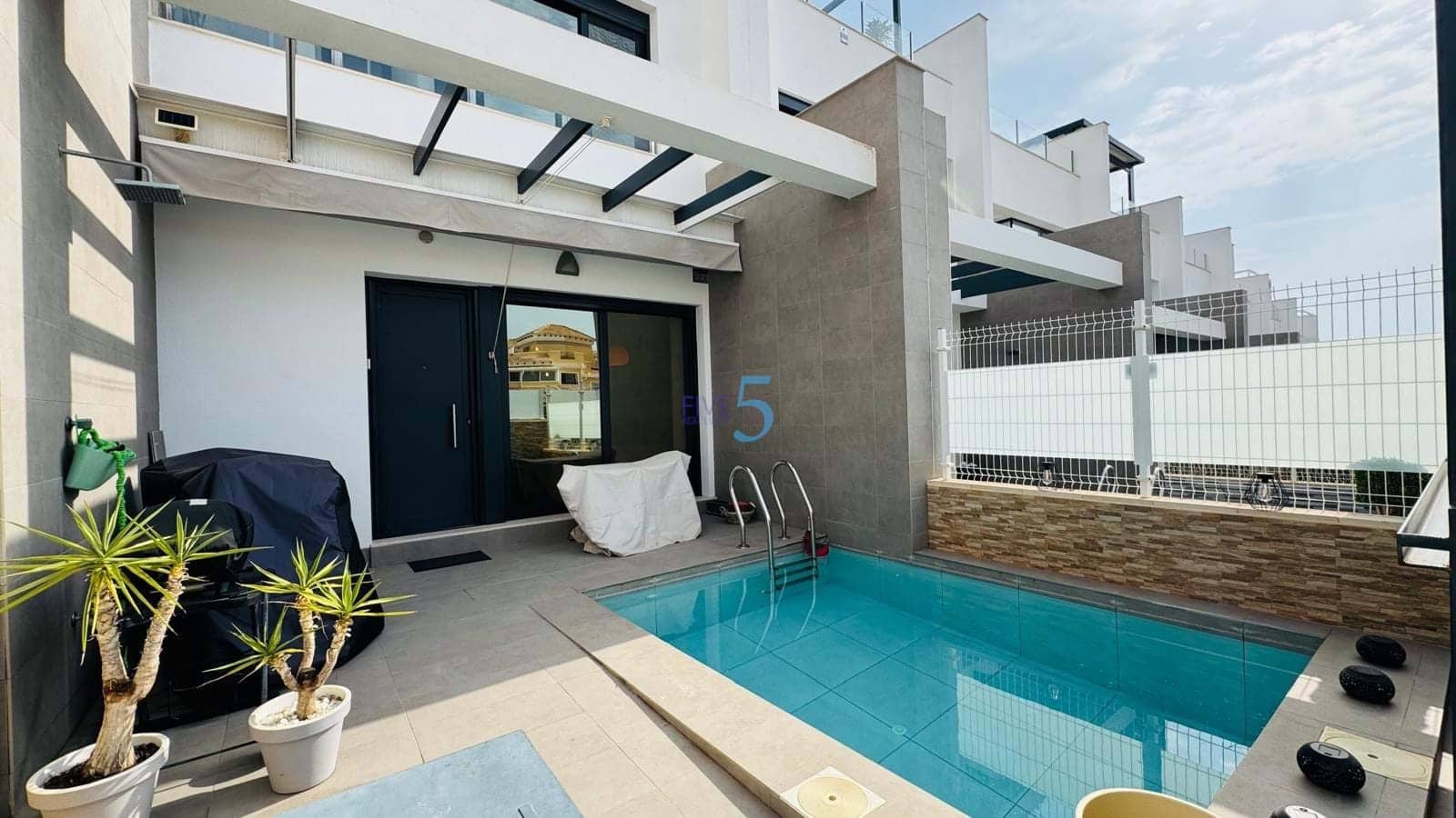 3 soveværelse Byhus til salg i Villamartin med swimmingpool garage - € 349.999 (Ref: 9181840)