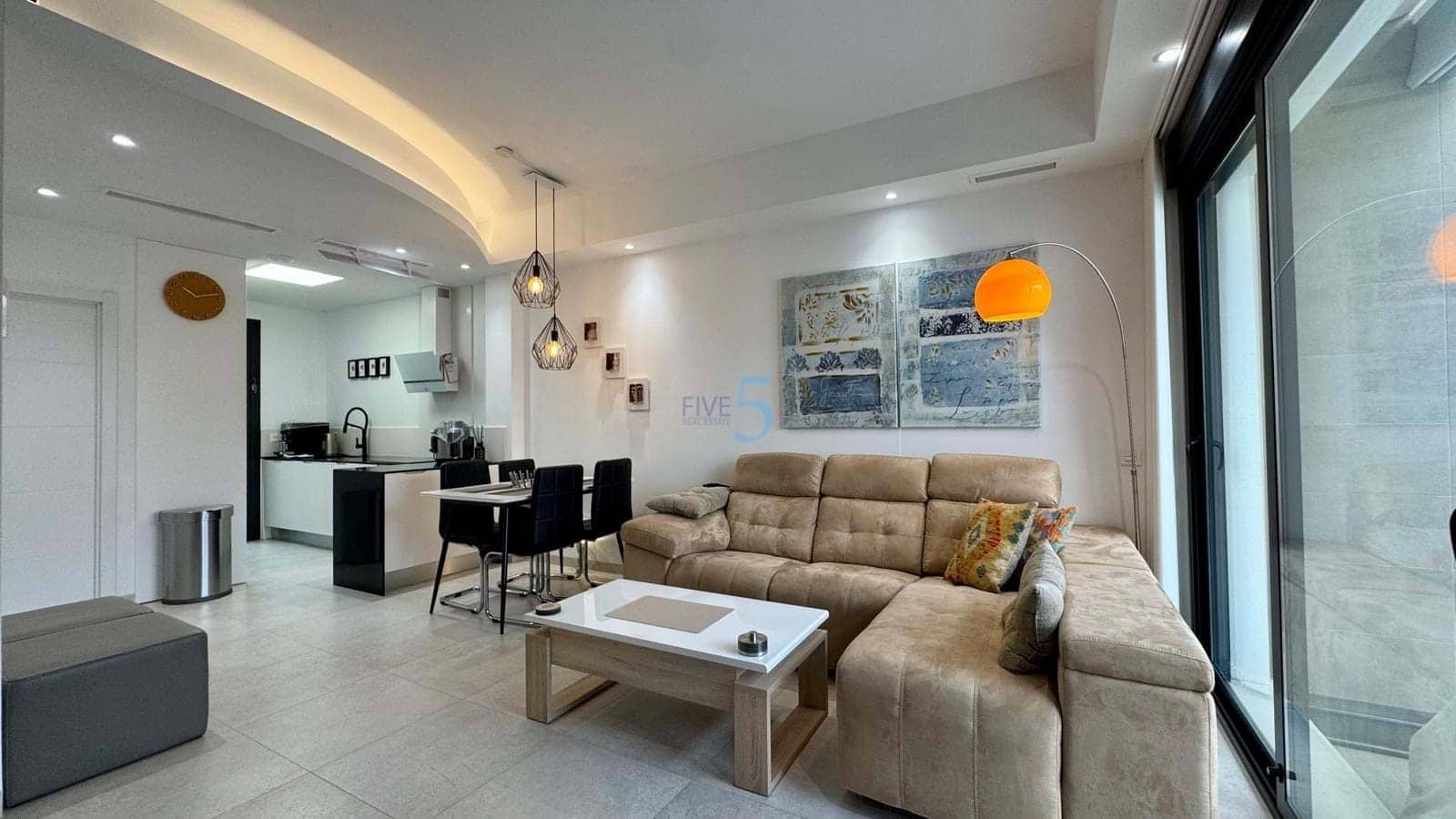 3 soveværelse Byhus til salg i Villamartin med swimmingpool garage - € 349.999 (Ref: 9181840)