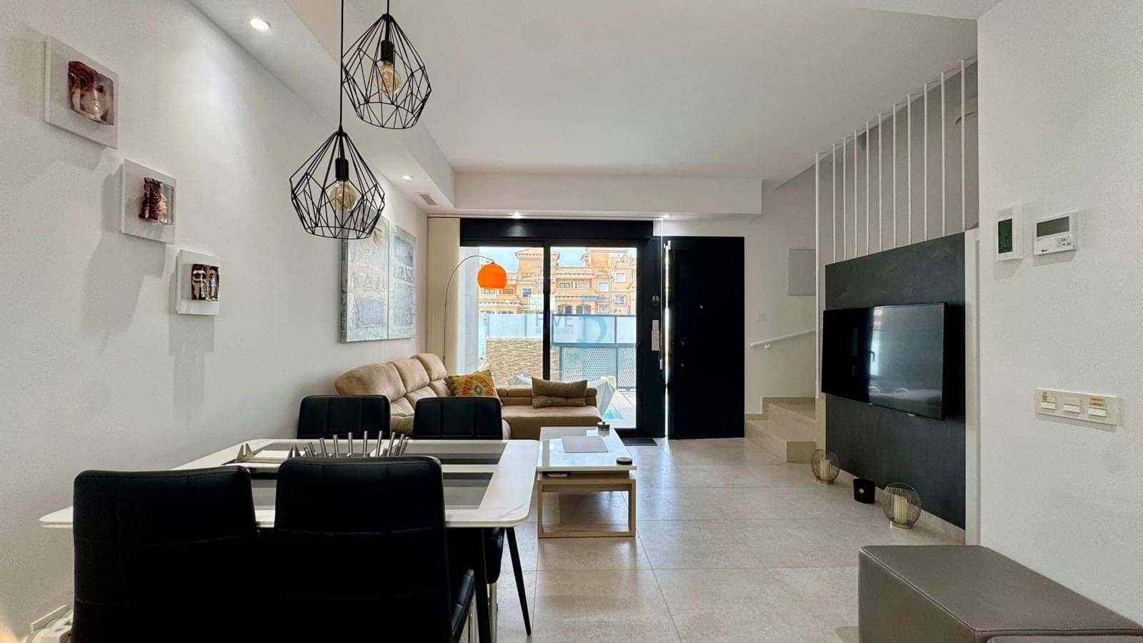 3 soveværelse Byhus til salg i Villamartin med swimmingpool garage - € 349.999 (Ref: 9181840)