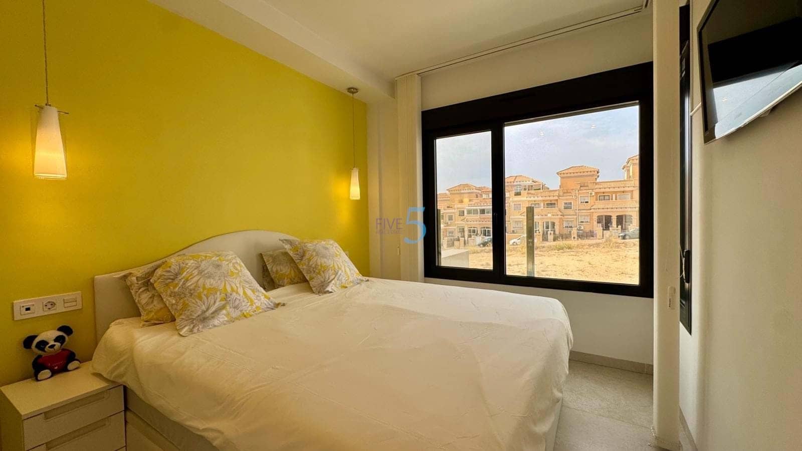 3 soveværelse Byhus til salg i Villamartin med swimmingpool garage - € 349.999 (Ref: 9181840)