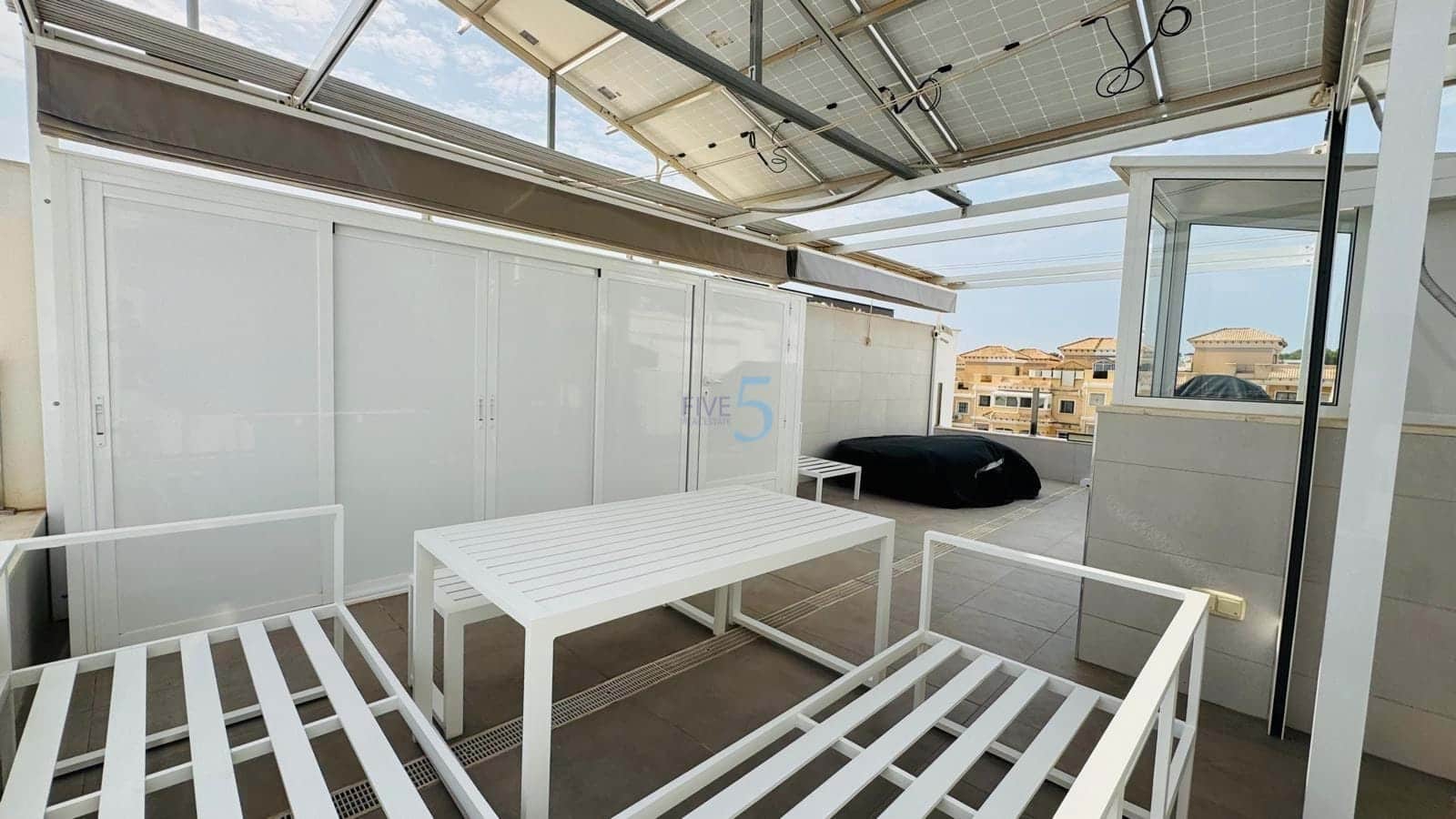 3 soveværelse Byhus til salg i Villamartin med swimmingpool garage - € 349.999 (Ref: 9181840)