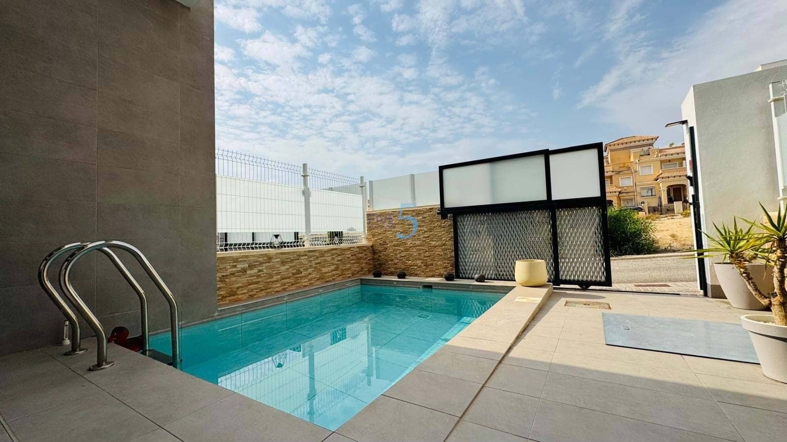 3 soveværelse Byhus til salg i Villamartin med swimmingpool garage - € 349.999 (Ref: 9181840)