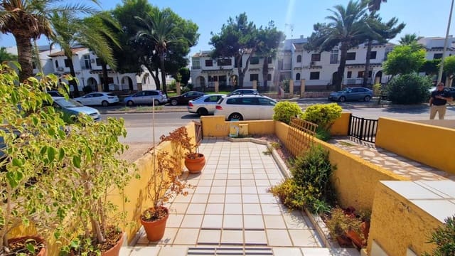 Casa de 3 habitaciones en Cabo Roig, Orihuela en venta con piscina garaje - 299.000 € (Ref: 9187773)