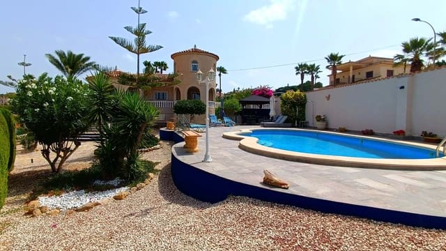 5 bedroom Villa for sale in Lomas de la Juliana, Almoradí with pool garage - € 685,000 (Ref: 9191789)