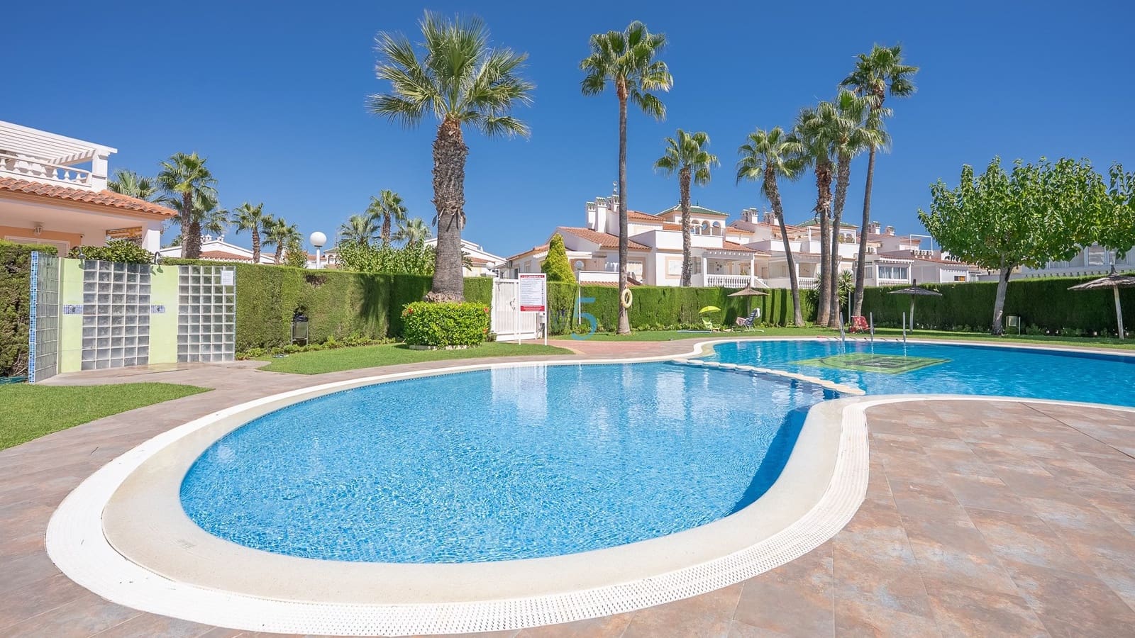 3 soverom Hus til salgs i Playa Flamenca med svømmebasseng garasje - € 319 900 (Ref: 9201568)