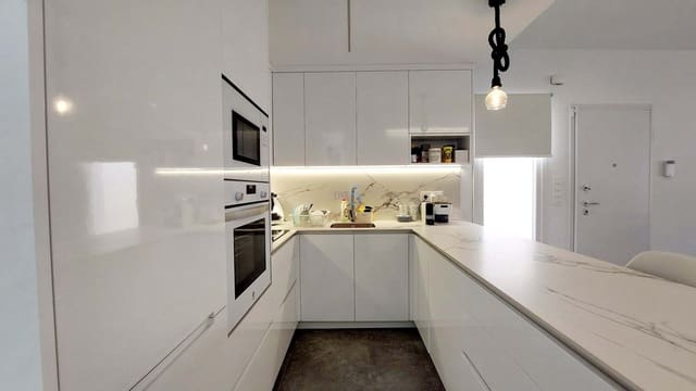 3 makuuhuone Huvila myytävänä paikassa San Pedro del Pinatar mukana uima-altaan 
autotalli - 399 000 € (Ref: 9204898)