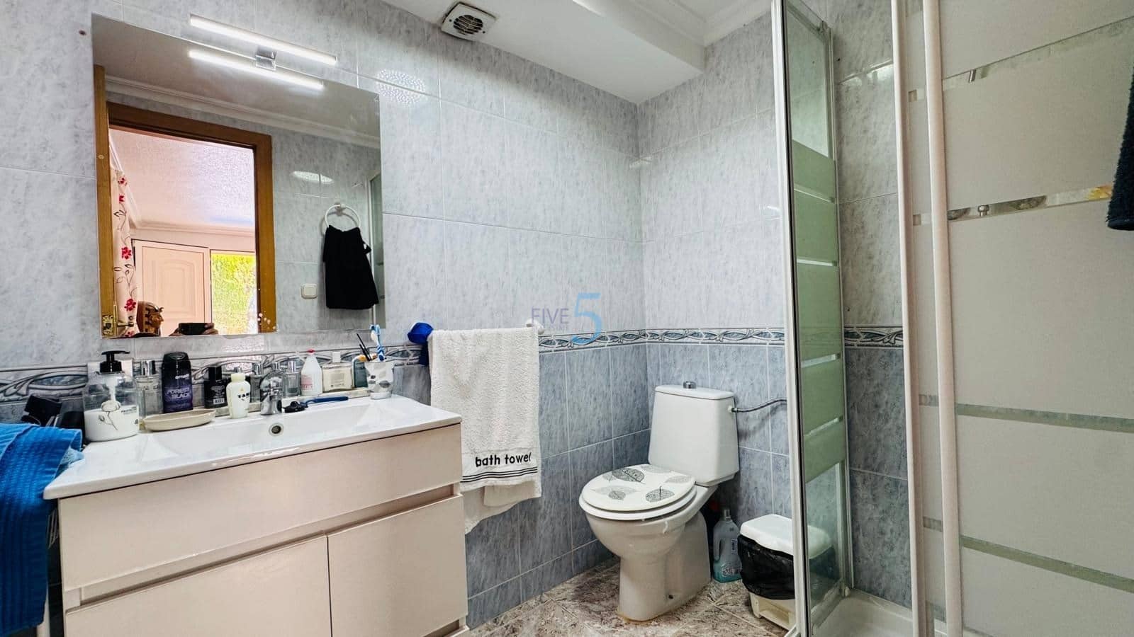 4 chambre Villa/Maison à vendre à Villamartin avec piscine garage - 299 999 € (Ref: 9211342)