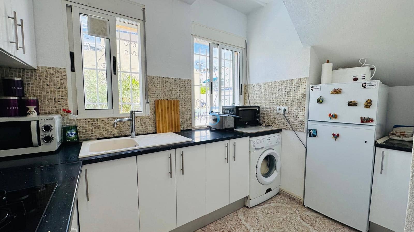 4 chambre Villa/Maison à vendre à Villamartin avec piscine garage - 299 999 € (Ref: 9211342)