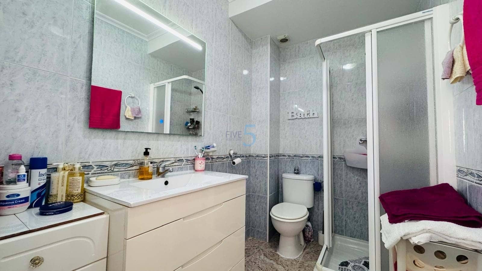 4 chambre Villa/Maison à vendre à Villamartin avec piscine garage - 299 999 € (Ref: 9211342)