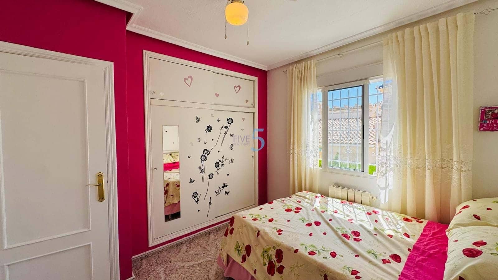 4 chambre Villa/Maison à vendre à Villamartin avec piscine garage - 299 999 € (Ref: 9211342)