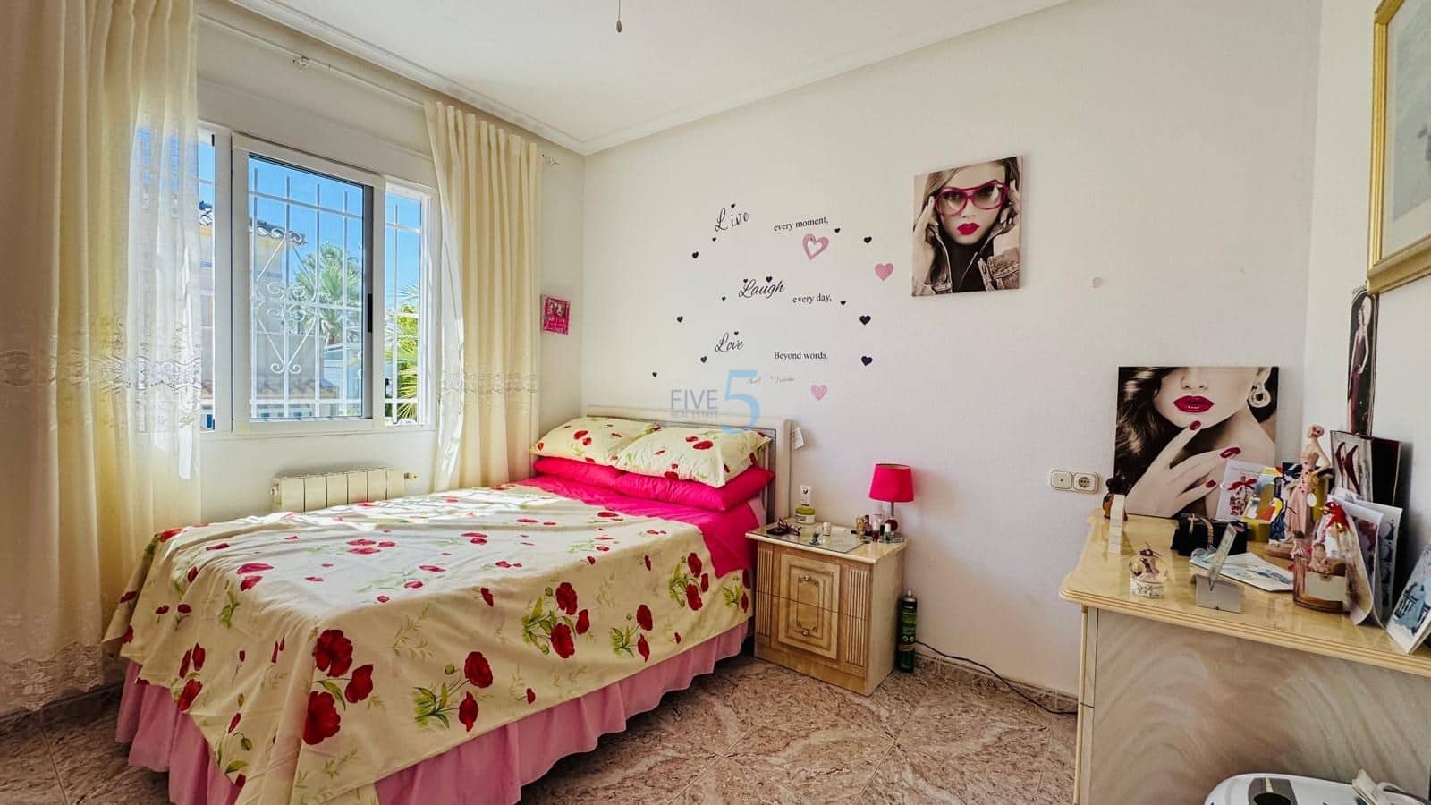 4 chambre Villa/Maison à vendre à Villamartin avec piscine garage - 299 999 € (Ref: 9211342)