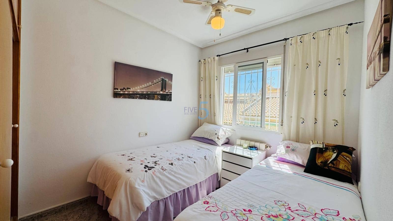 4 chambre Villa/Maison à vendre à Villamartin avec piscine garage - 299 999 € (Ref: 9211342)