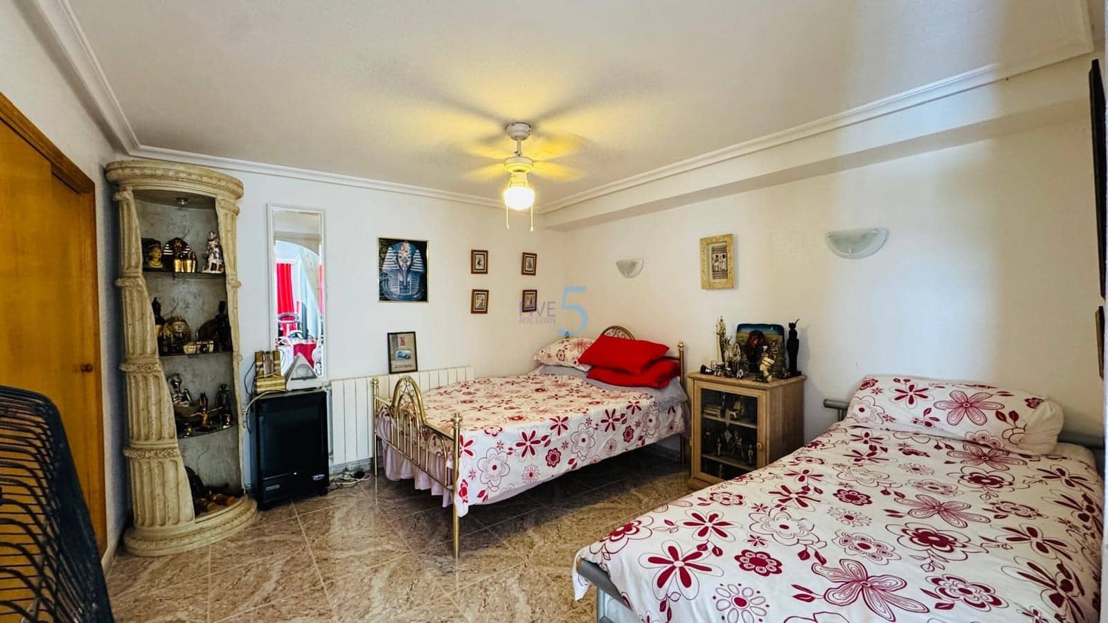 4 chambre Villa/Maison à vendre à Villamartin avec piscine garage - 299 999 € (Ref: 9211342)