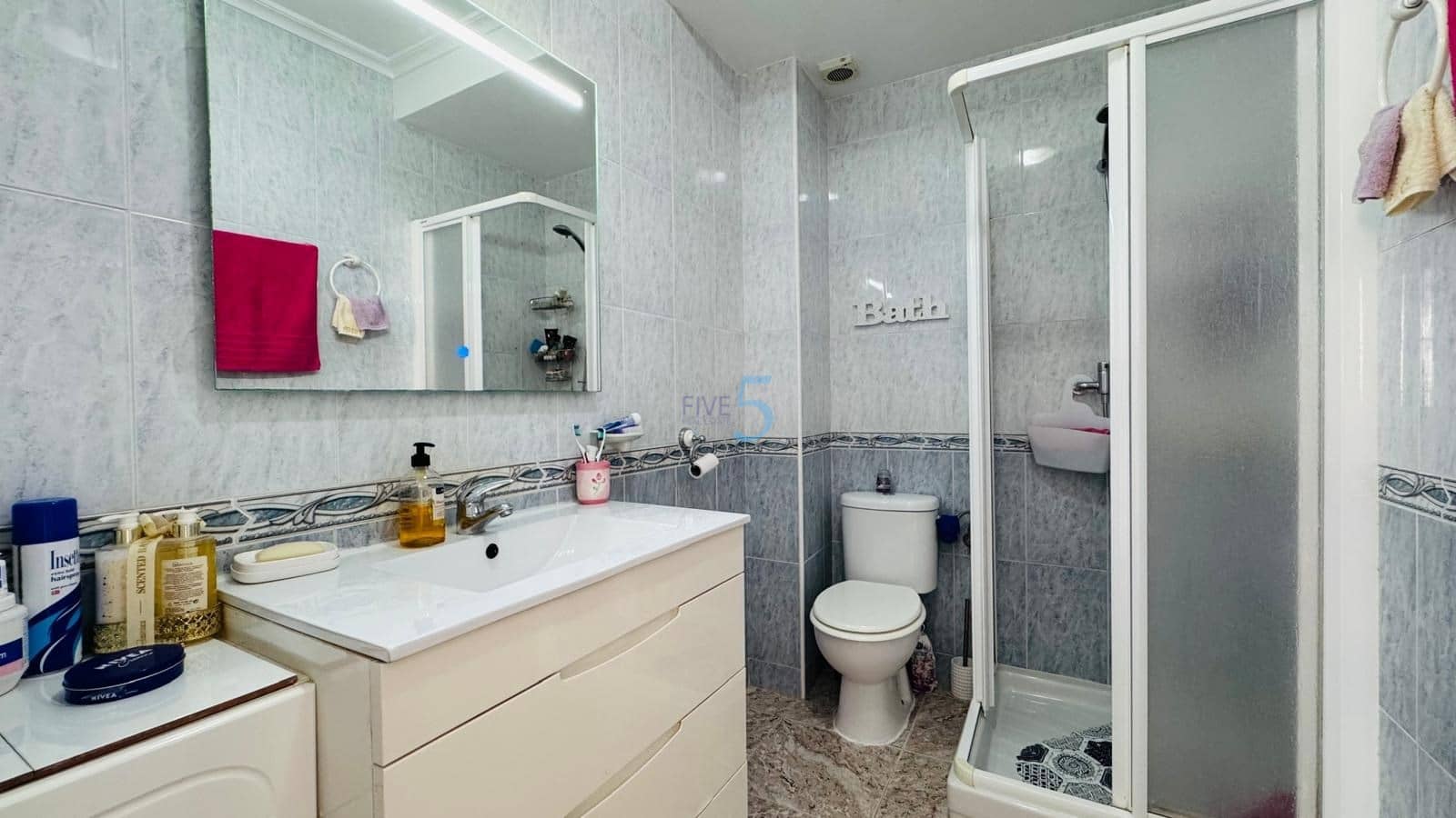 4 chambre Villa/Maison à vendre à Villamartin avec piscine garage - 299 999 € (Ref: 9211342)